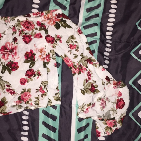 Ambiance White off the shoulder crop top - Picture 3 of 4